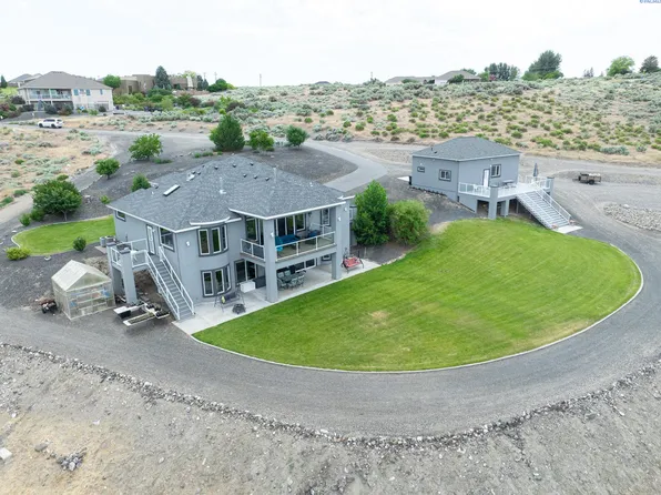 5880 S 58th Ave, West Richland, WA 99353