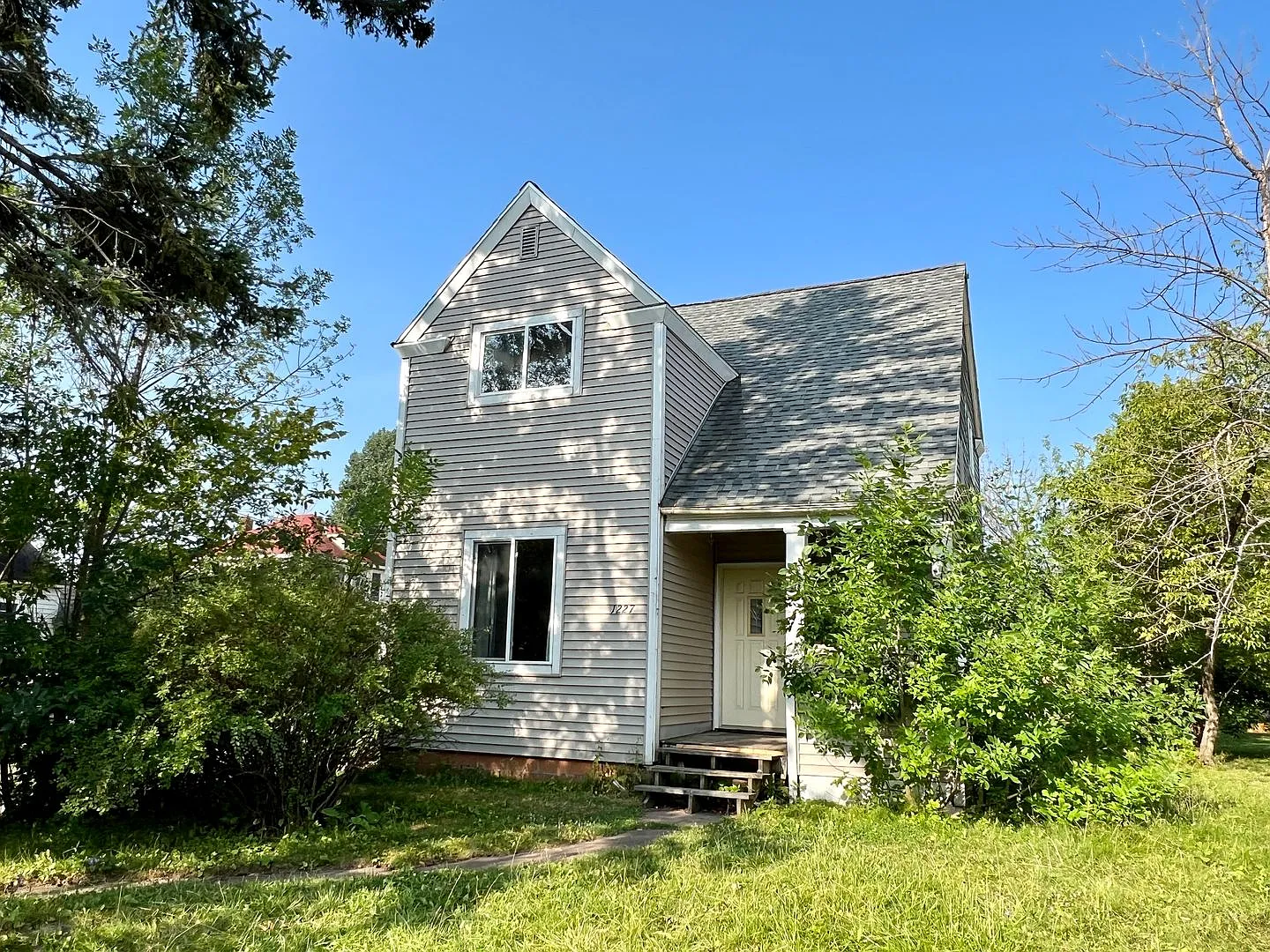 Spacious 3bd/2ba - Available November! — Photo 1