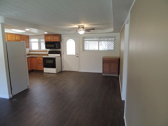 5th image of 3699 Utica Dr