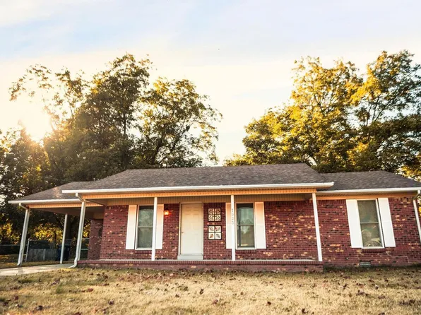1923 Venda St, Kennett, MO 63857
