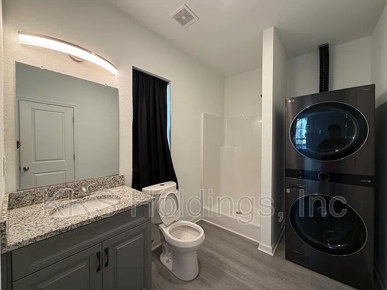 1010 Joyce St — Photo 5