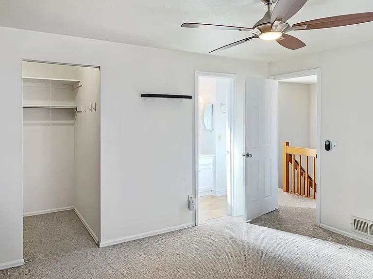 251 W Sycamore Ln — Photo 5