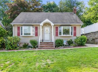 63 Park Ave, Oyster Bay, NY 11771