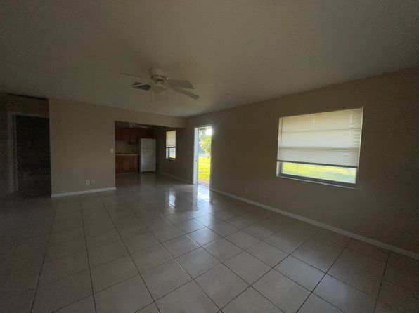 1570 E Breezy Ln #A