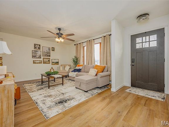5th image of 710 Field St
