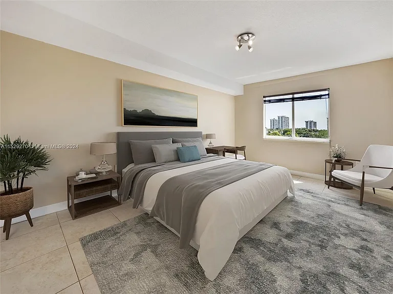 280 SW 20th Rd #702 — Photo 3