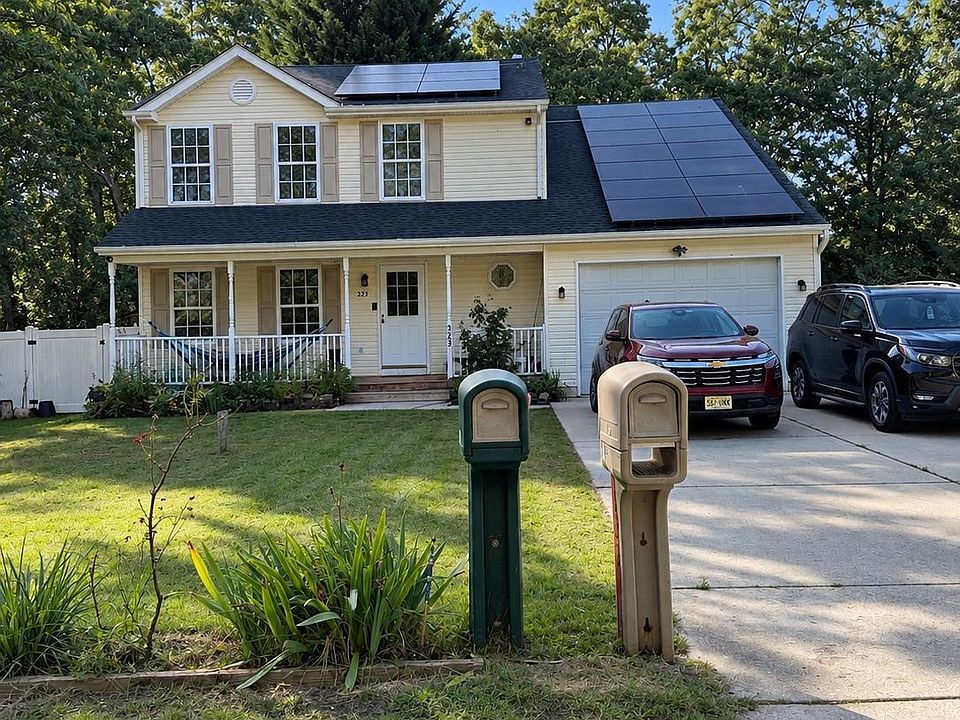 1st image of 323 Spruce Ave