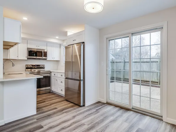 135 W Main St 11, Hyannis, MA 02601