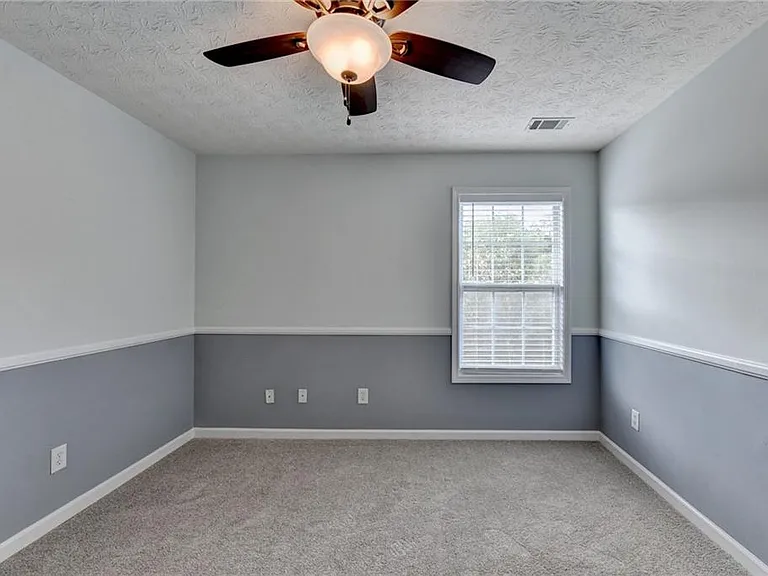 3067 Kentmere Dr — Photo 42