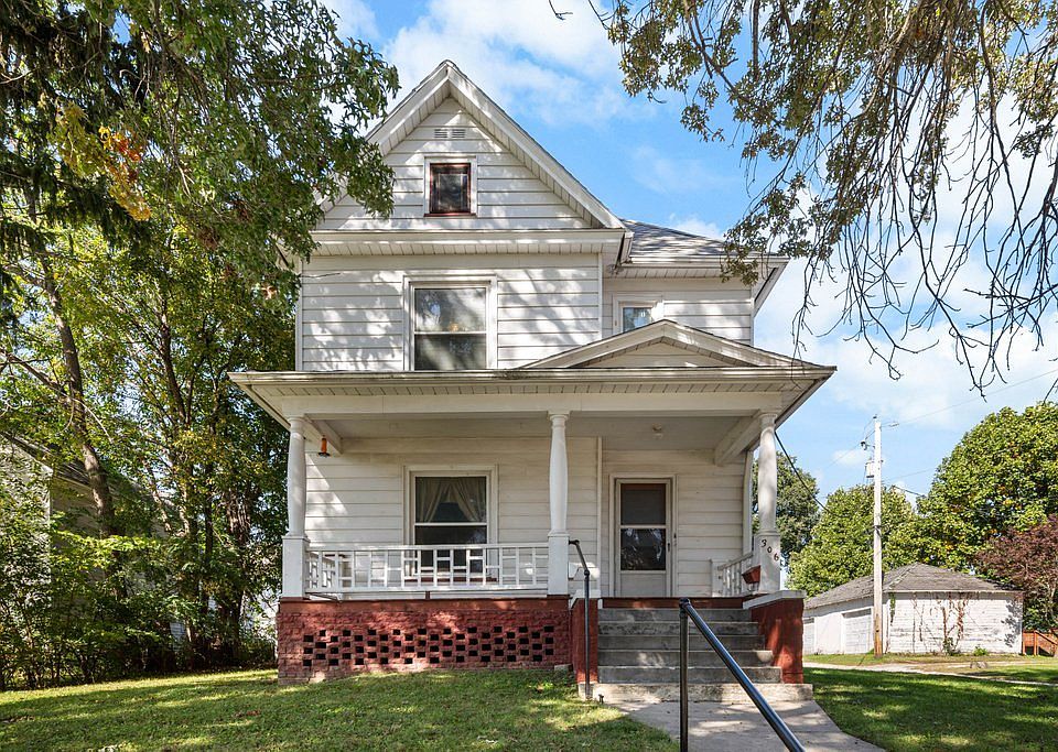 1st image of 306 E 2nd St
