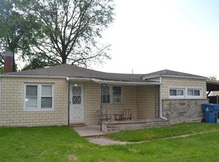 10 Randolph Dr, Centralia, IL 62801