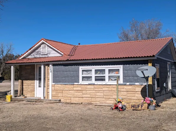 420 W Elm St, Bucklin, KS 67834