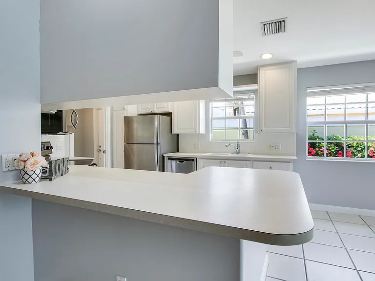 10870 SW Dardanelle Dr — Photo 6