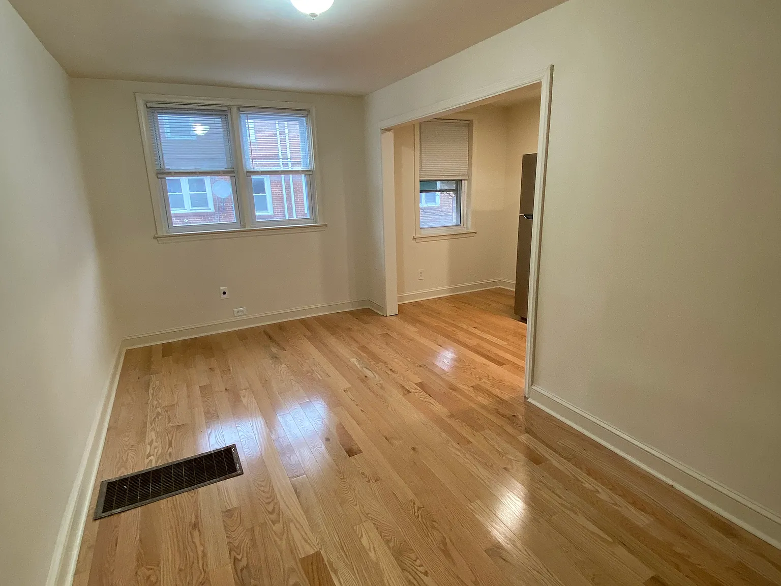 3 bed, 1120 sqft, $2,150 — Photo 3