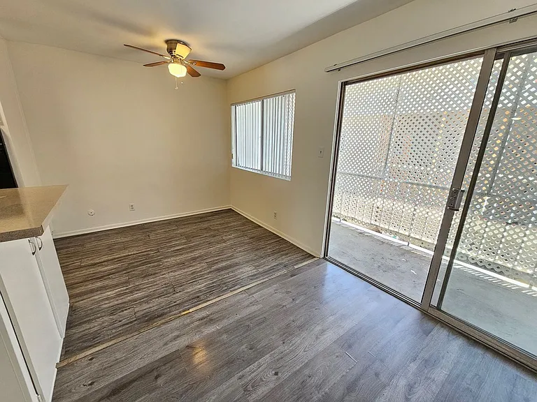 8601 BALBOA — Photo 7