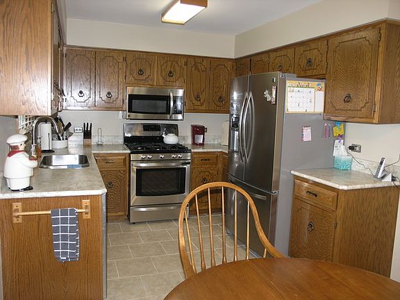 4th image of 16647 Richards Dr