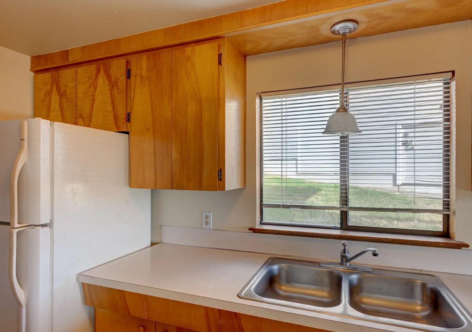 1 Bed 1 Bath Close to Downtown! — Photo 2