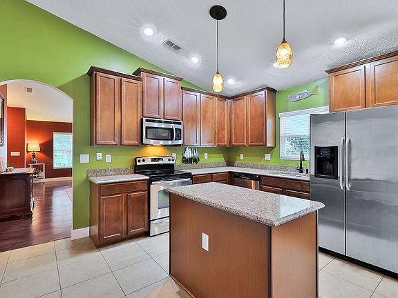 3rd image of 208 Mahogany Bay Dr