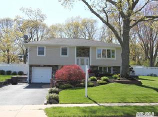 22 Hunter Pl, Smithtown, NY 11787
