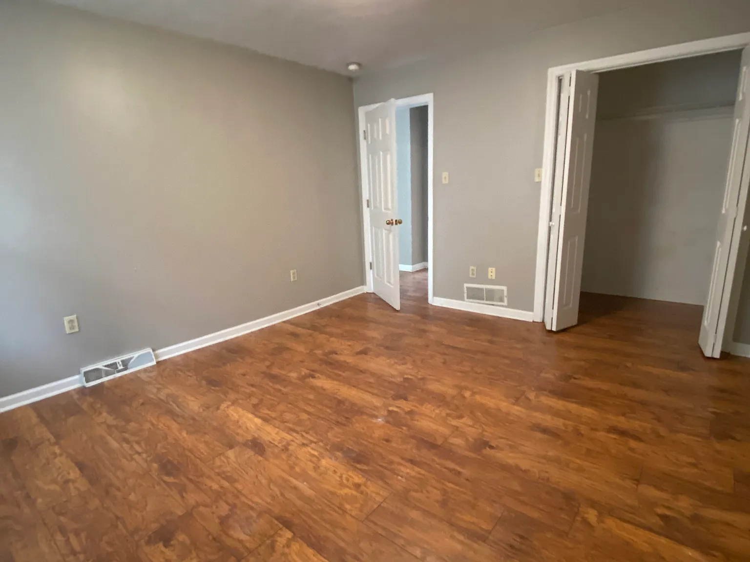 3 bed, 1000 sqft, $1,500 — Photo 3