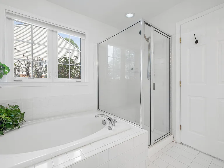 137 Whispering Woods Pl — Photo 20
