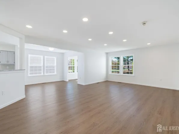 26 Daniel Webster Ave, Monroe Township, NJ 08831