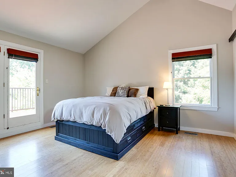 144 N Bedford St #B — Photo 16