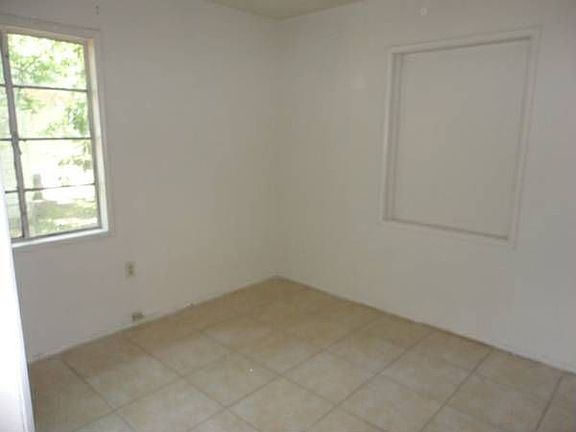 5th image of 2809 Southwood Dr
