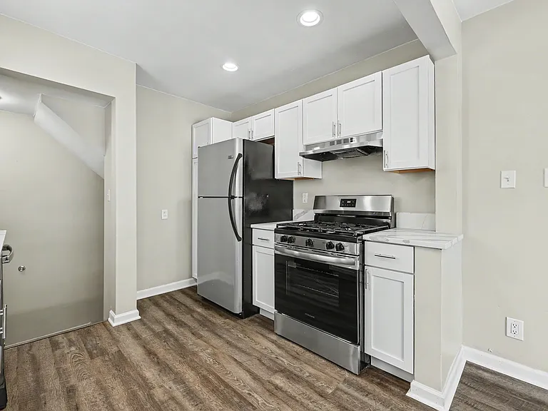 505 Minerva Ave — Photo 2