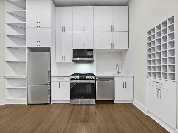 121 Madison Avenue image 1 of 9