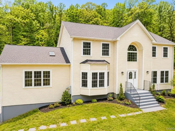 138 Half Moon Road, Highland, NY 12528