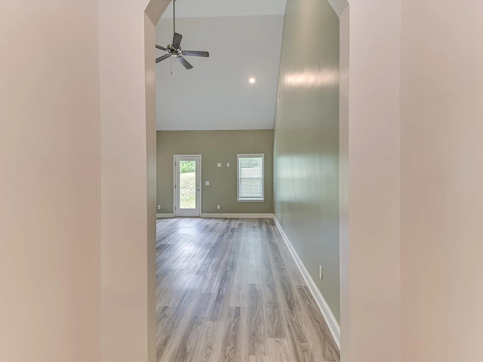 4 bed, 1708 sqft, $1,850 — Photo 2