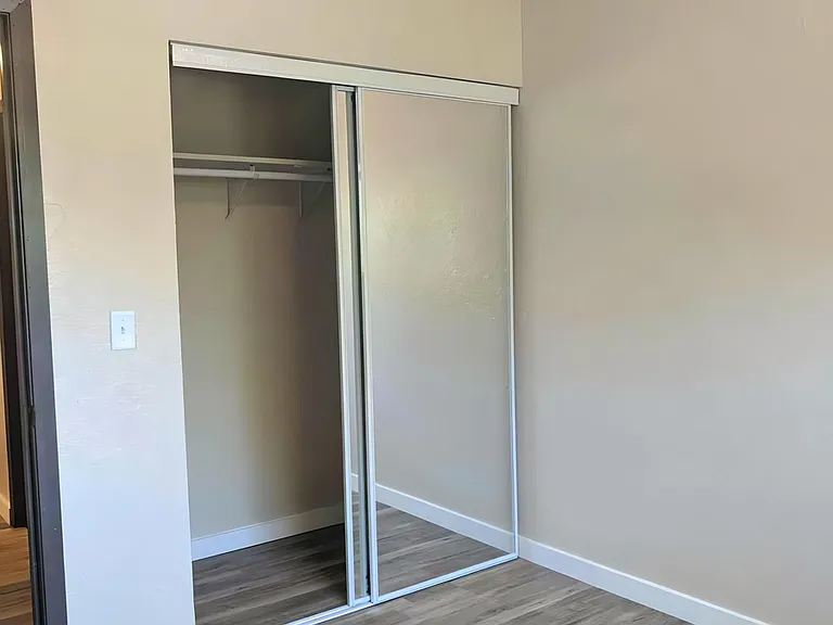 1067 Van Dyke St — Photo 32