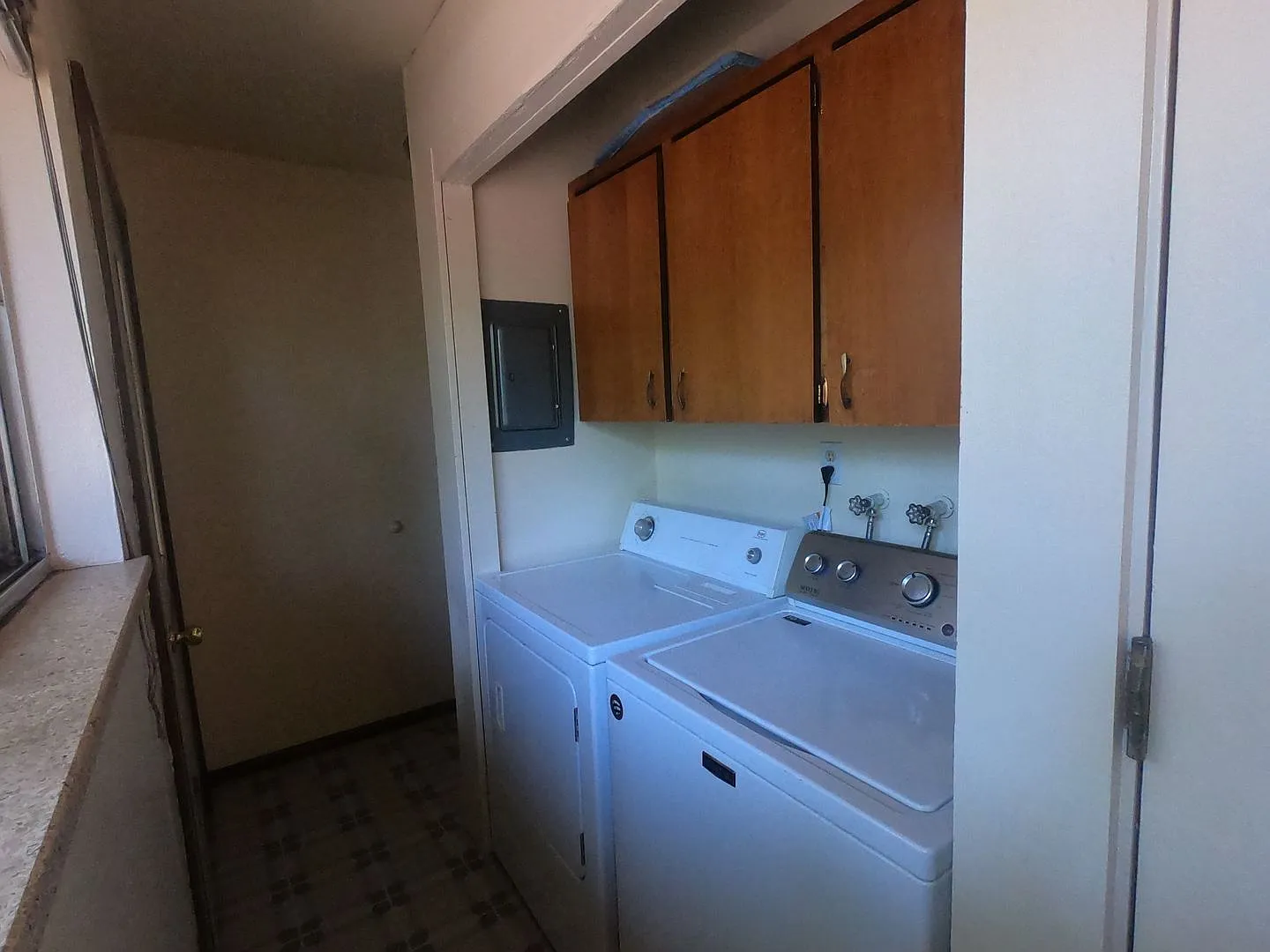 Craftsman duplex with covered parking! — Photo 4