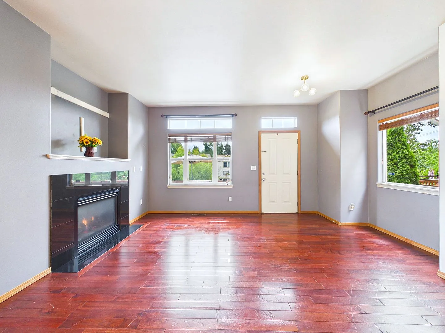 Beautifully Updated SeaTac Home — Photo 4