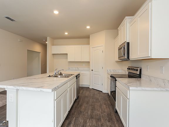 4th image of 145 Ashwood Cir