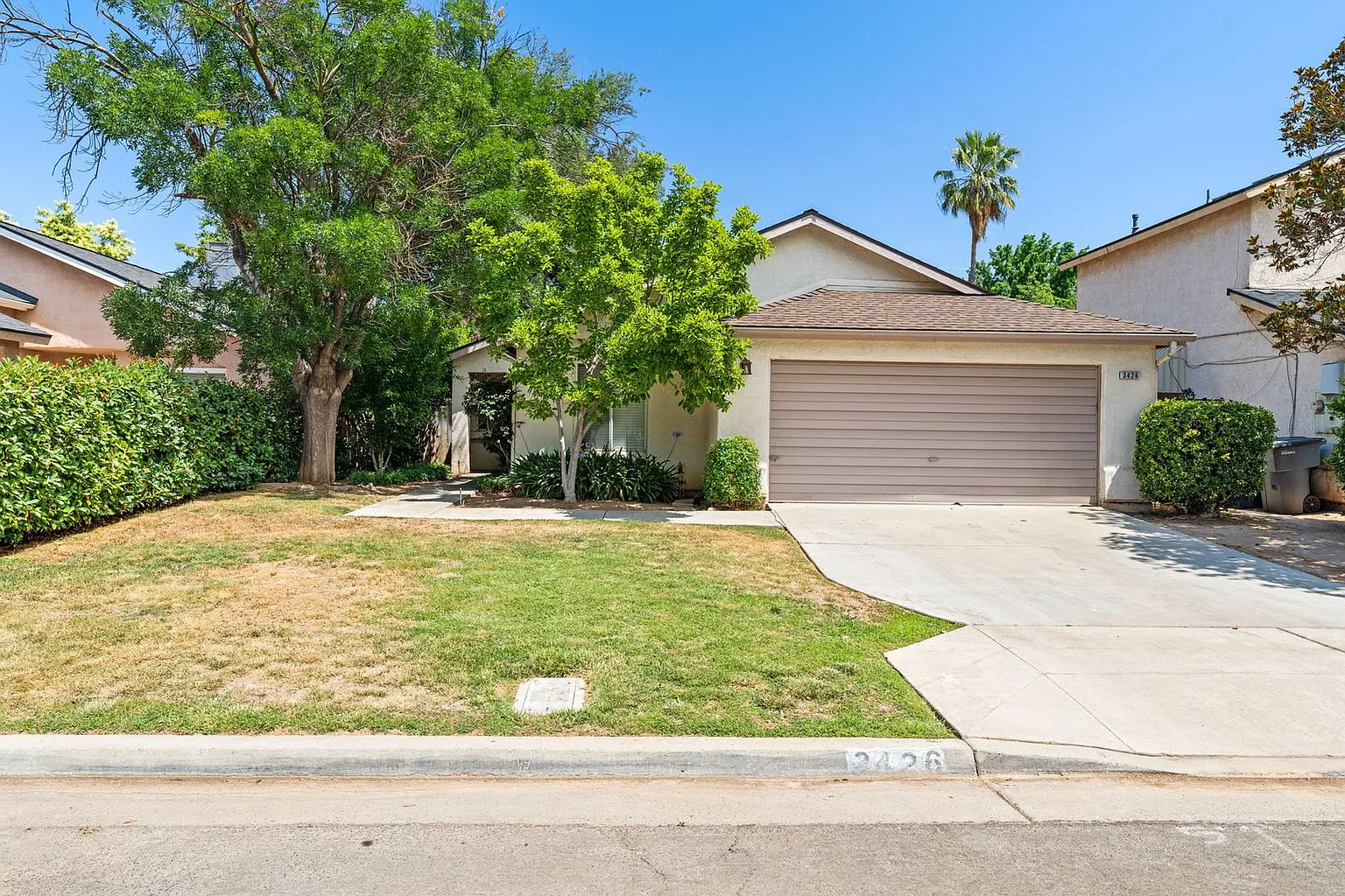 3426 W Dovewood Ln photo 1