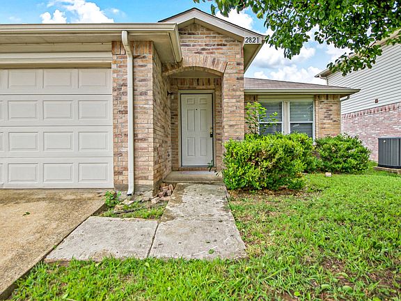2nd image of 2821 Cresthaven Dr