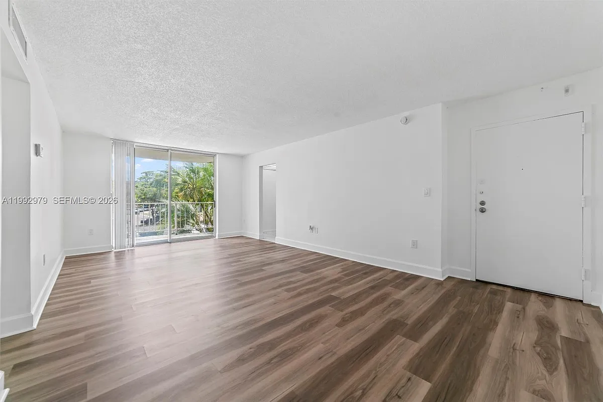 Building Photo - 498 NW 165th Street Rd #D201