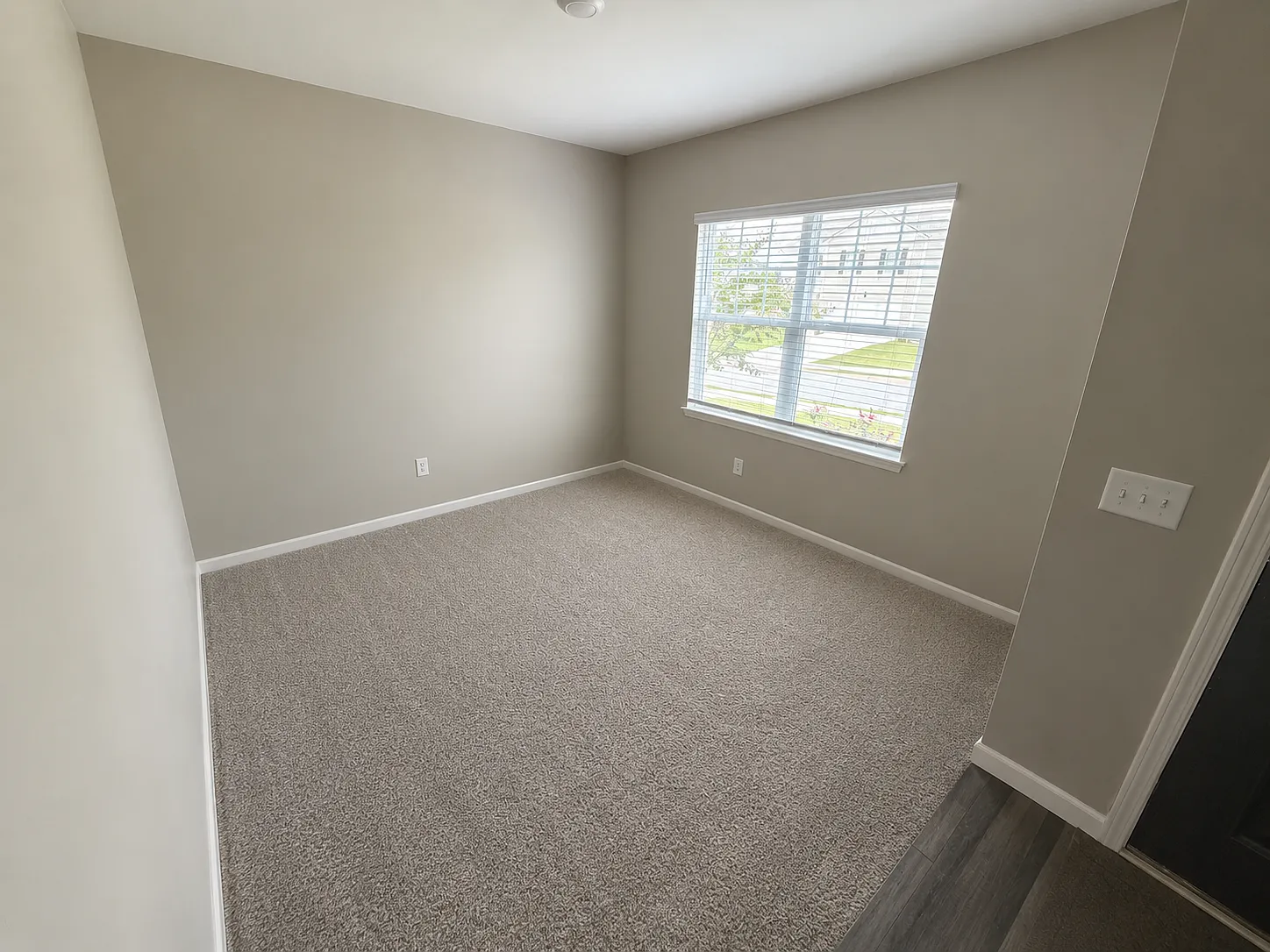 4 bed, 2.5 bath, 2407 sqft, $2,500 — Photo 4