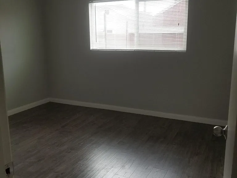 5634 Gaines St — Photo 10