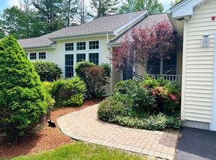 24 Lincoln Dr, Londonderry, NH 03053