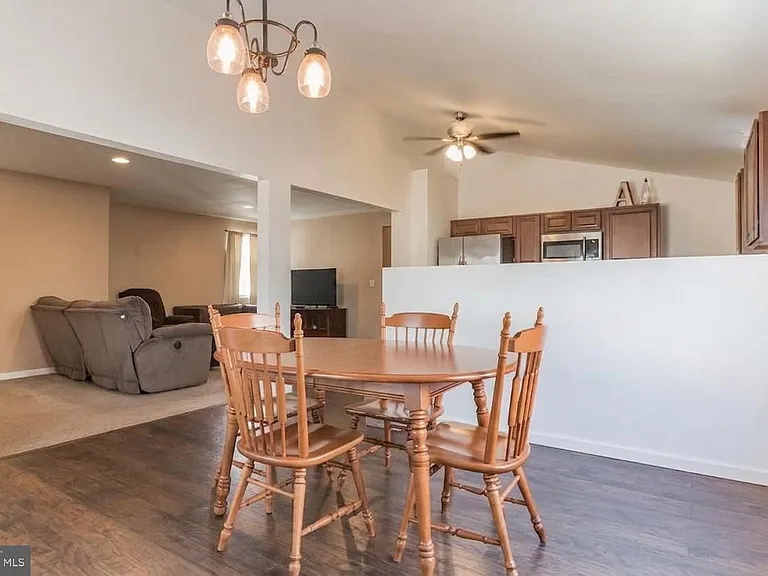 1375 Lesher Ave — Photo 5
