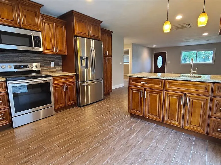 1718 Cardinal Dr — Photo 6