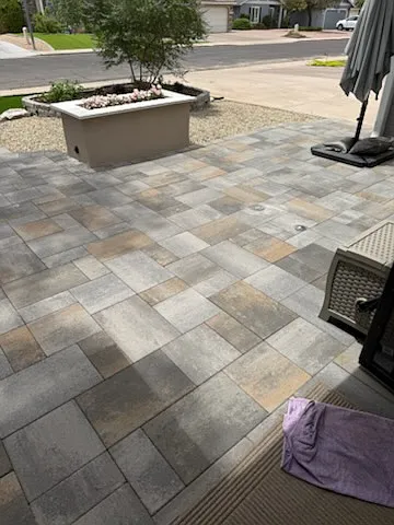 Expansive front paver area with 8'x8' umbrella sits 10 people