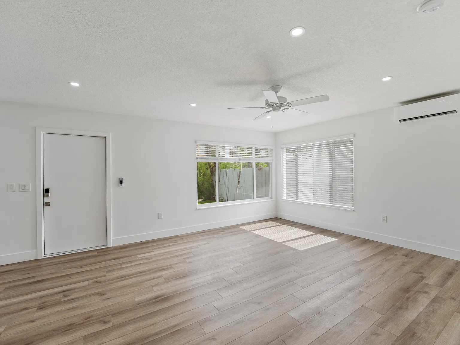2 bed, 2.0 bath, 1037 sqft, $2,599 — Photo 3