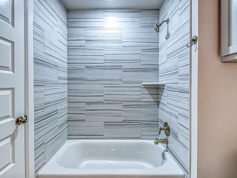 1002 Varenna Ln — Photo 27