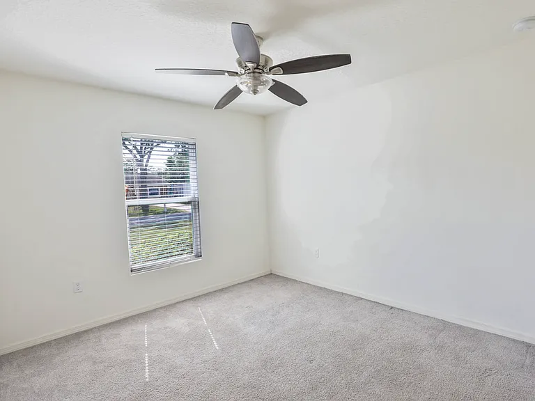 2352 SE Surrey Pl — Photo 21