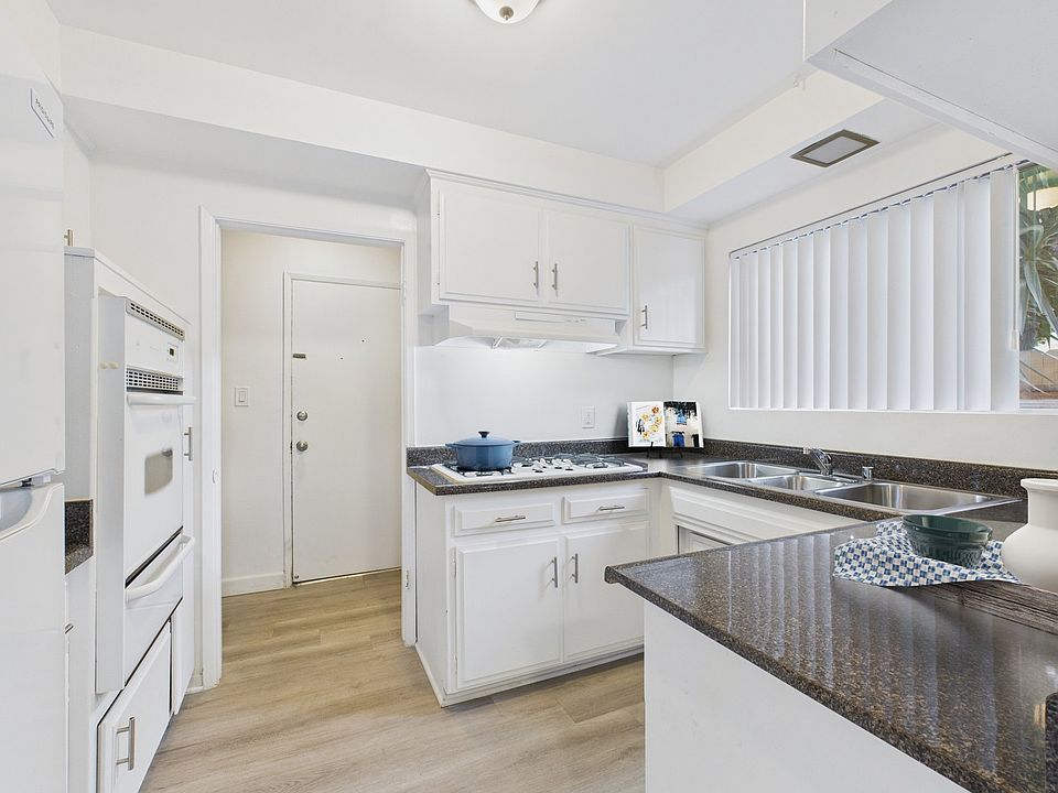 1st image of 14929 Dickens St #1
