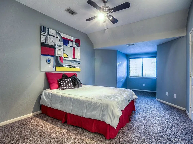 6 Greycrest Pl — Photo 4